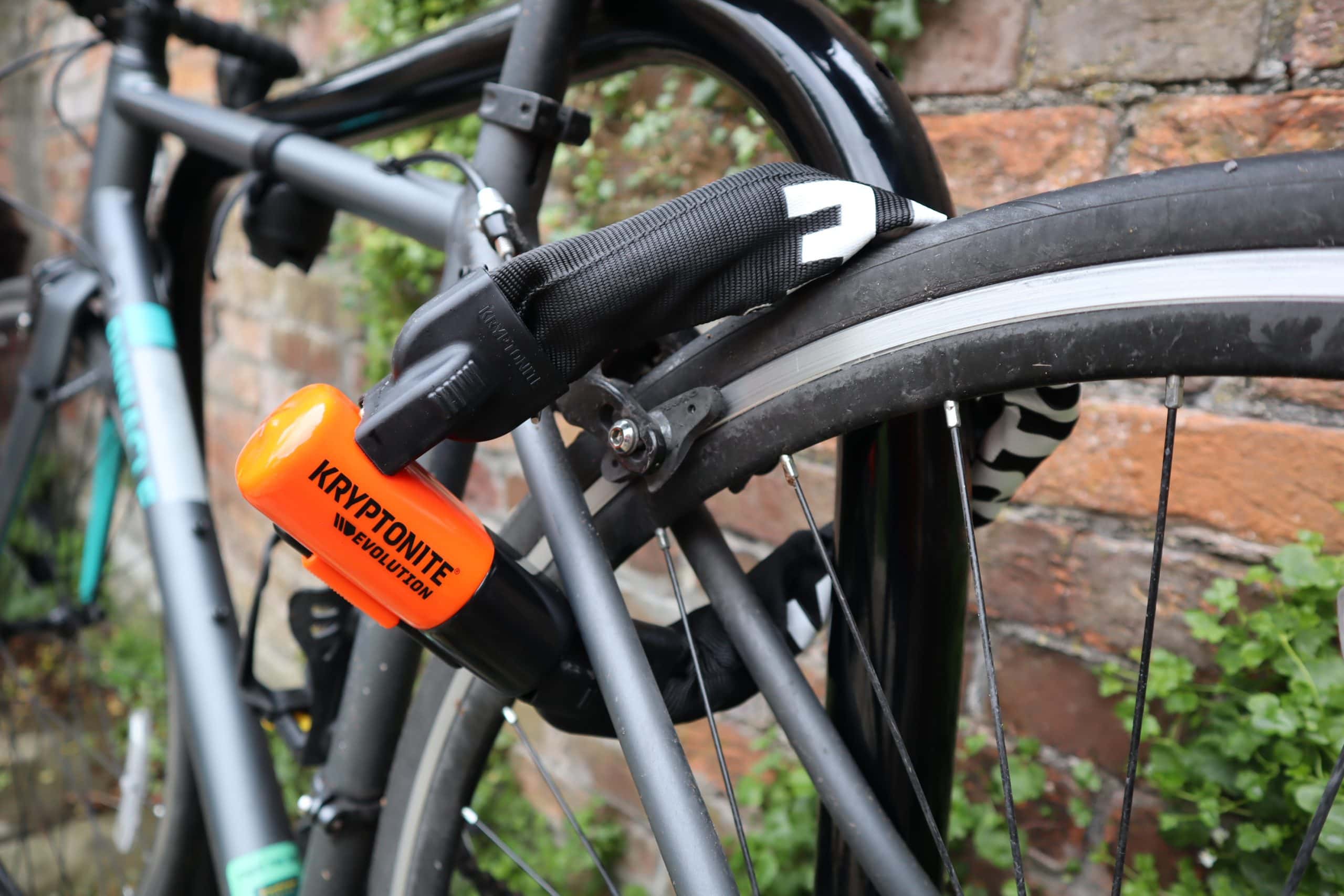 Kryptonite Evolution Series 4 1090 and 1055 Integrated Chain Lock Review -  Cycling West - Cycling Utah